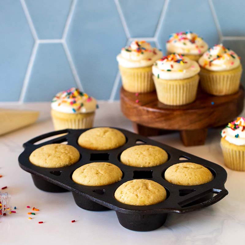 Lodge Bakeware 6 Cup Muffin Pan